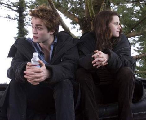 rob-kristen-robert-pattinson-and-kristen-stewart-4399013-493-405.jpg